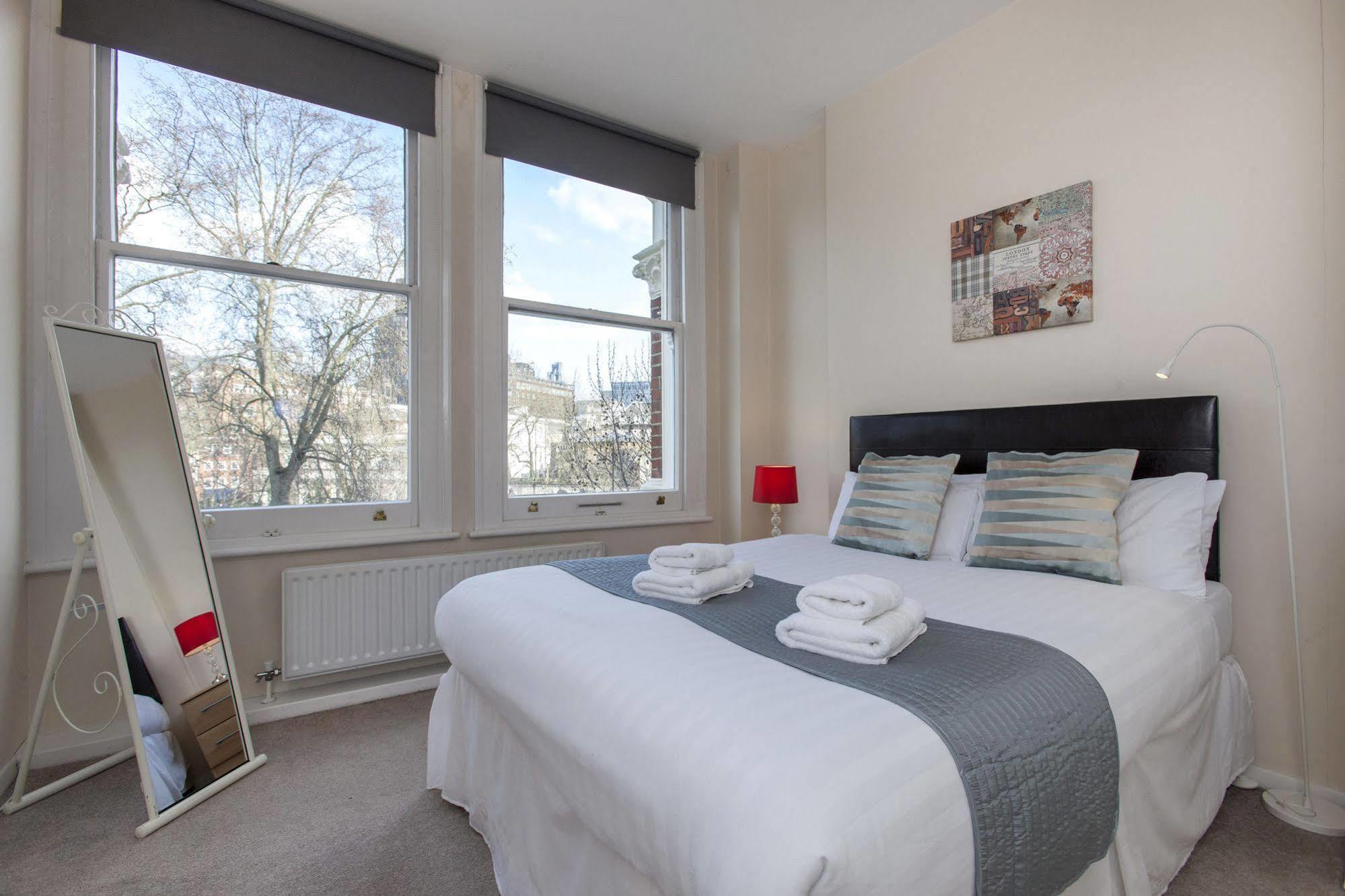 Club Living - Barbican Apartments Лондон Екстериор снимка